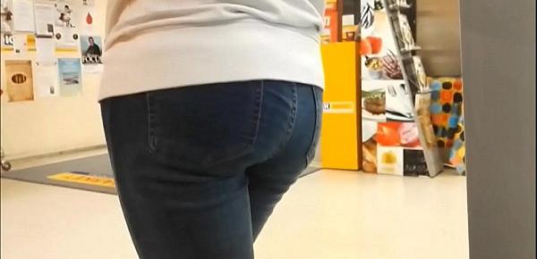  Teen ass in  tight jeans hidden cam